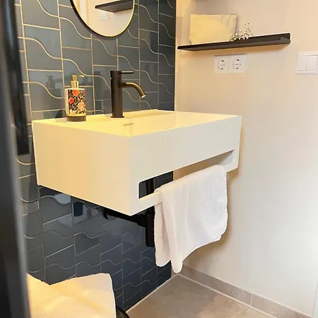 شقة New, Modern & Cozy - Near Airport Ber #links برلين