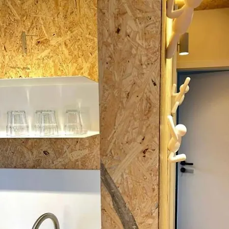 Light Hideaway -45Sqm- Near Ber Airport *